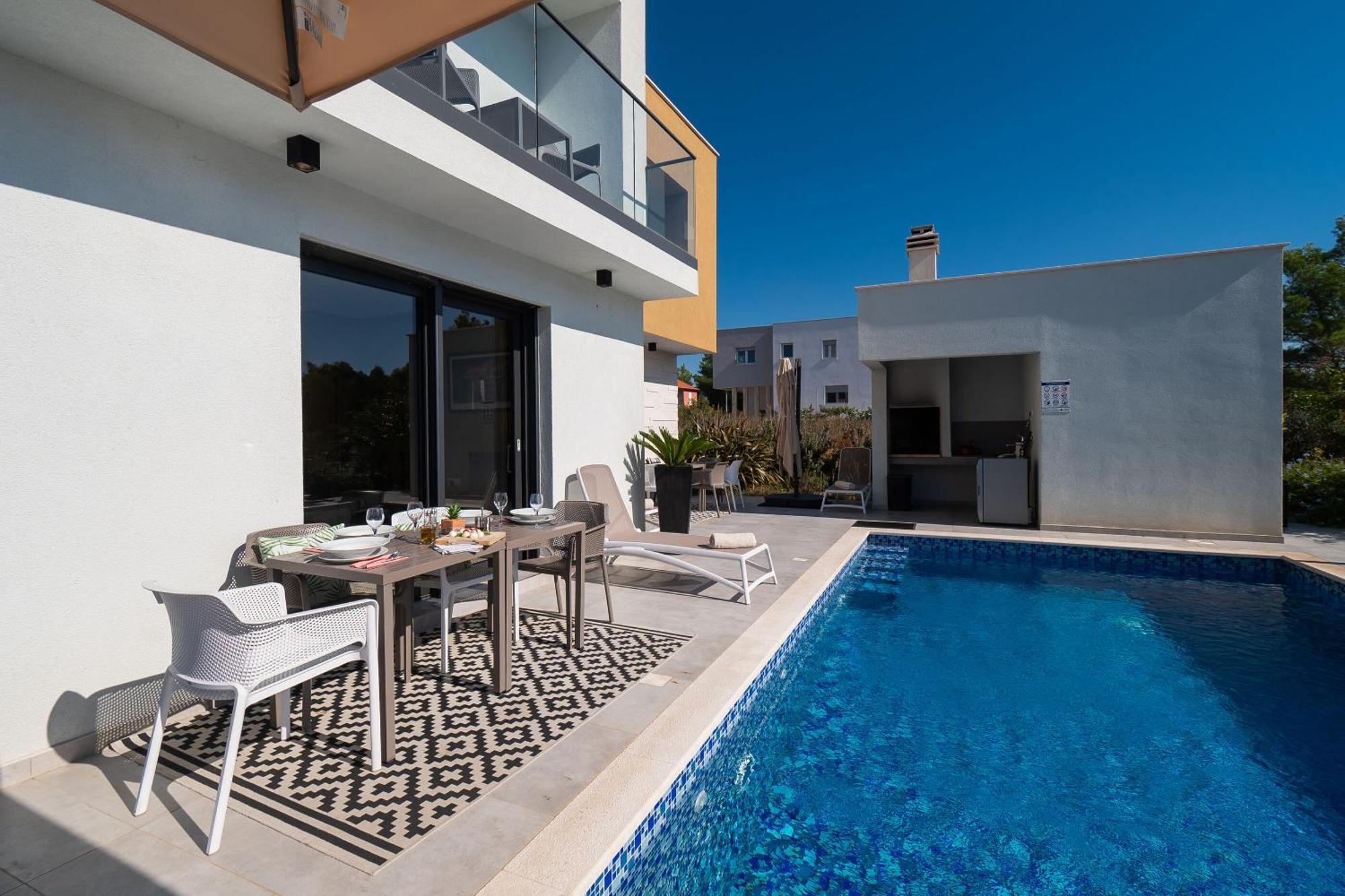 Apartments Villa Adriana II ซรีมา ภายนอก รูปภาพ