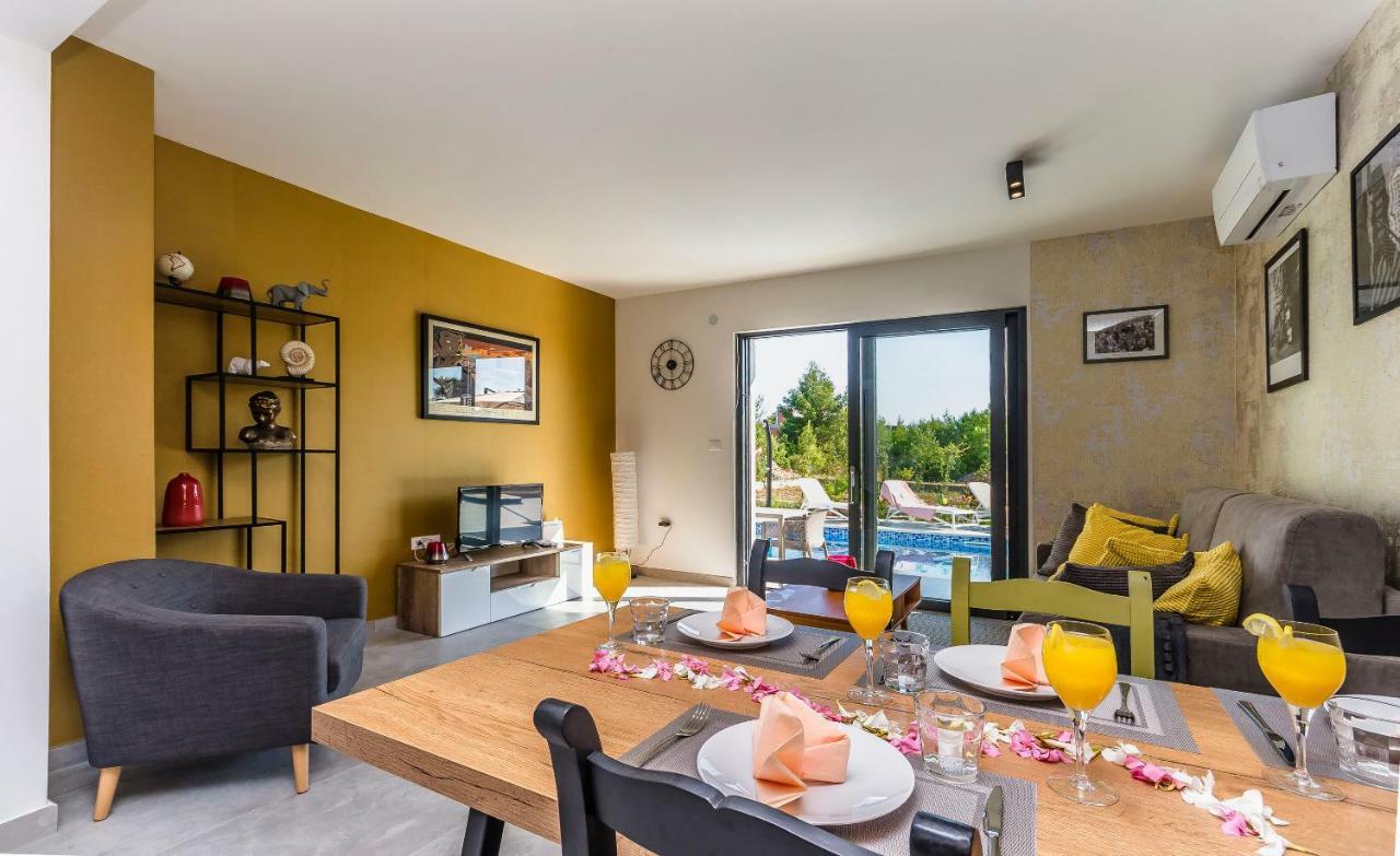 Apartments Villa Adriana II ซรีมา ภายนอก รูปภาพ