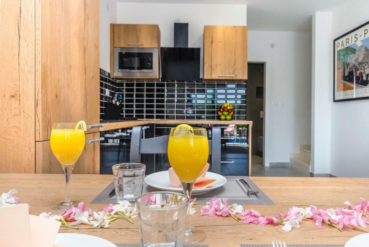 Apartments Villa Adriana II ซรีมา ภายนอก รูปภาพ