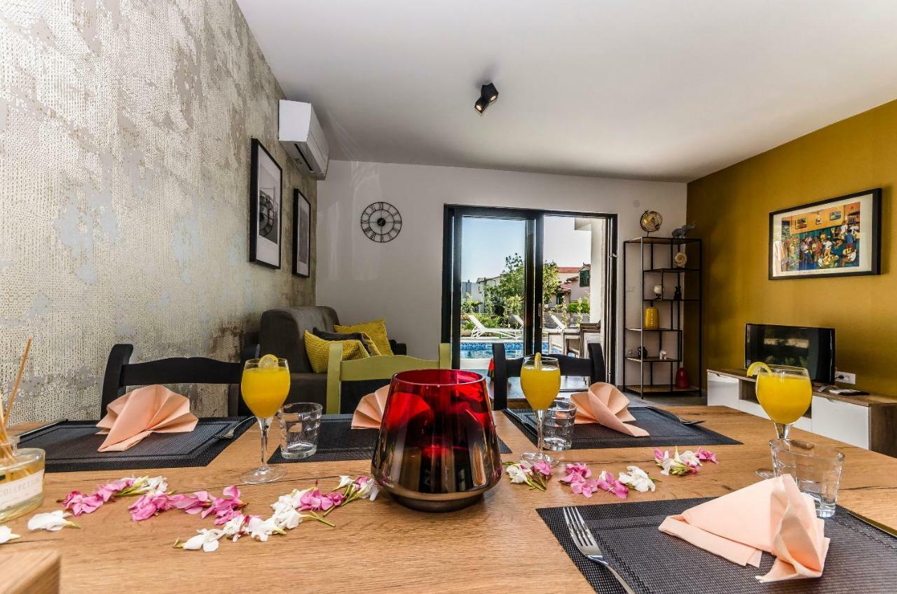 Apartments Villa Adriana II ซรีมา ภายนอก รูปภาพ