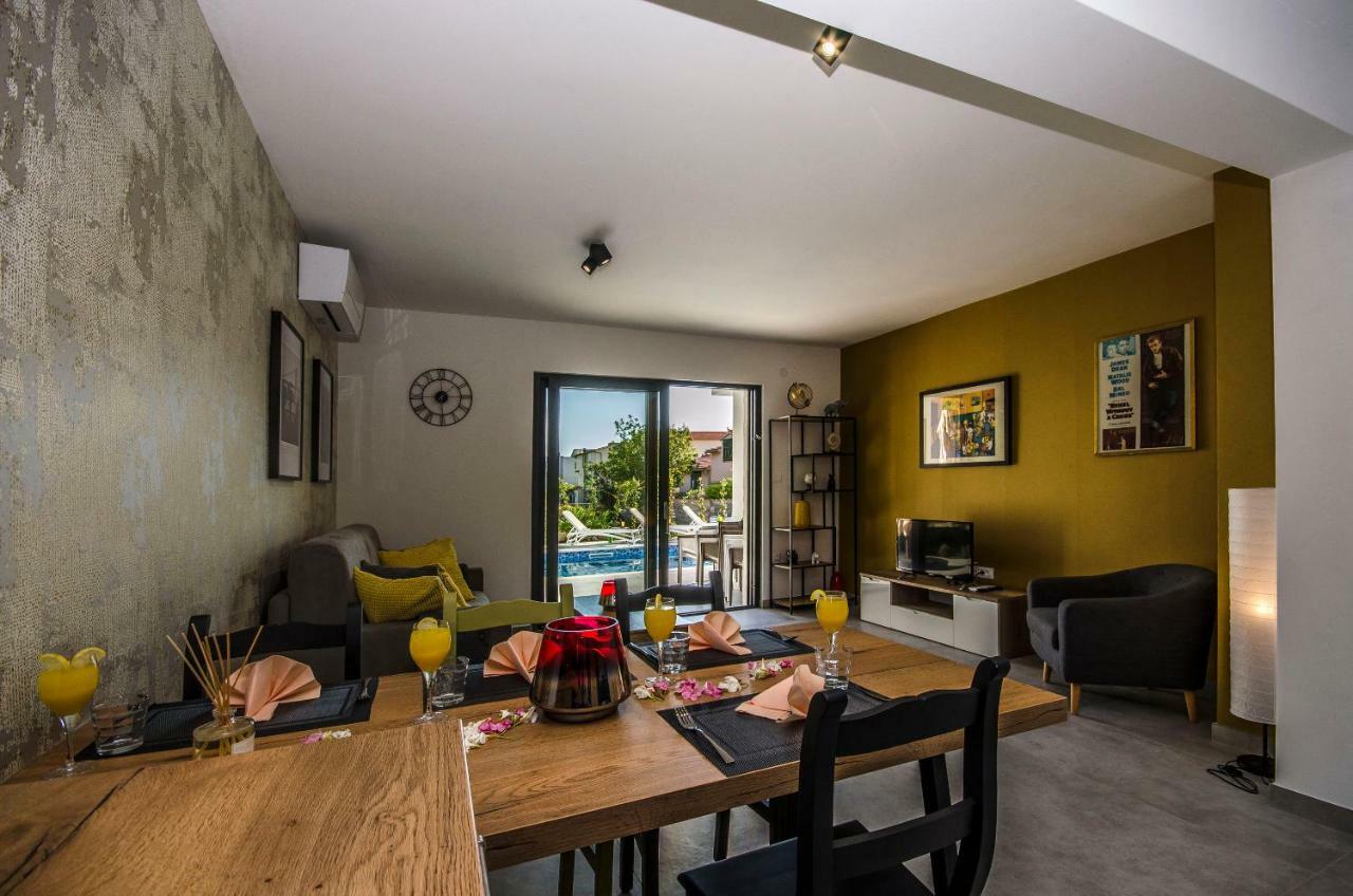 Apartments Villa Adriana II ซรีมา ภายนอก รูปภาพ