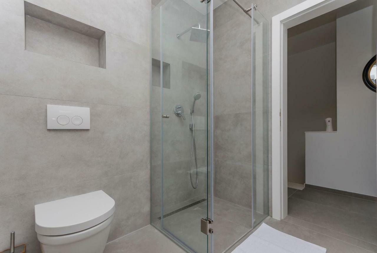 Apartments Villa Adriana II ซรีมา ภายนอก รูปภาพ